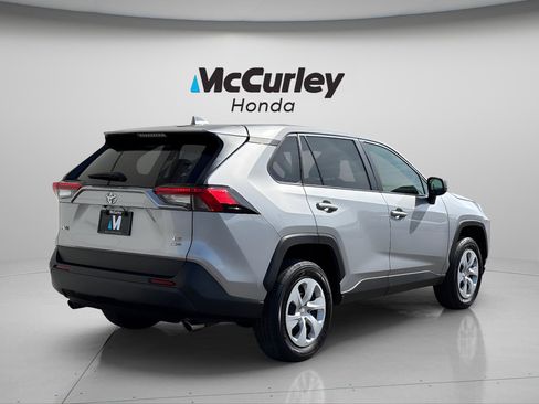 Used 2024 Toyota RAV4 LE AWD/4WD image 3