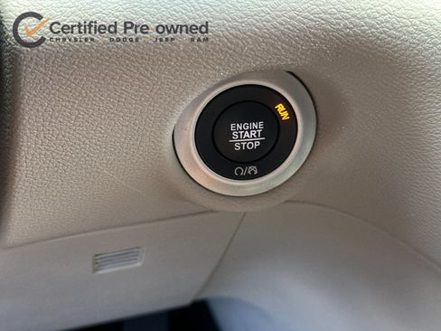 Used 2024 Chrysler Pacifica Touring-L FWD image 24
