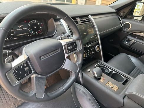 Used 2024 Land Rover Discovery Dynamic SE AWD/4WD image 10