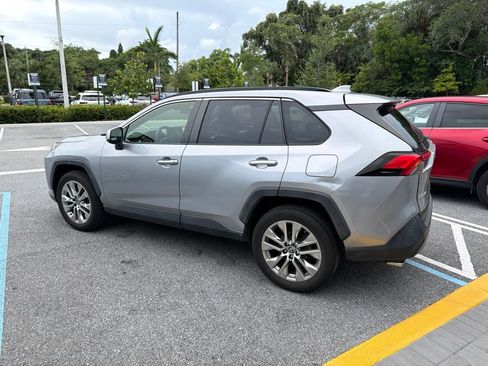 Used 2019 Toyota RAV4 XLE Premium FWD image 12