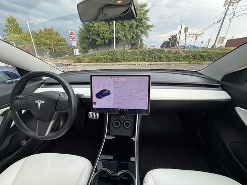 Used 2018 Tesla Model 3 Long Range AWD/4WD image 18