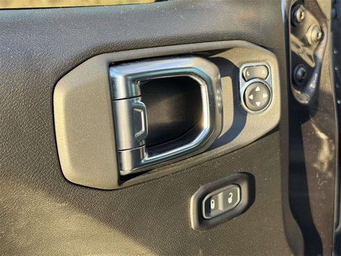 Used 2025 Jeep Gladiator Willys image 27