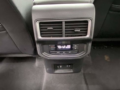 Used 2025 Volkswagen Atlas SE image 10