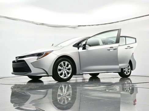 Used 2023 Toyota Corolla LE image 49