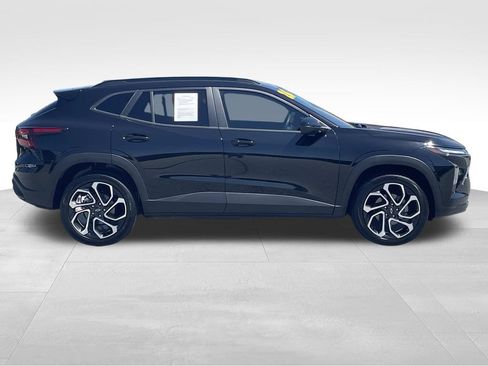 Used 2026 Chevrolet Trax RS w/ Sunroof Package FWD image 2
