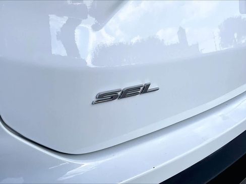 Used 2024 Ford Edge SEL image 30