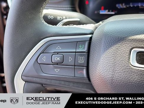 Used 2024 Jeep Grand Cherokee Altitude AWD/4WD image 11