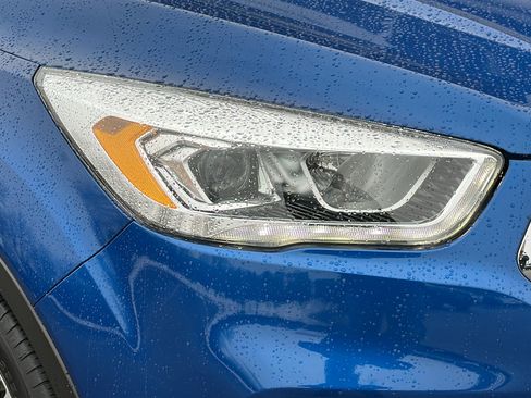 Used 2017 Ford Escape SE w/ Equipment Group 201A image 4