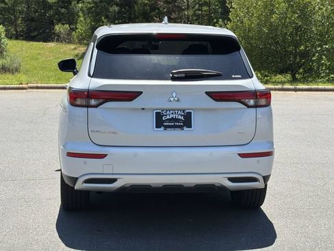 Used 2024 Mitsubishi Outlander AWD image 12