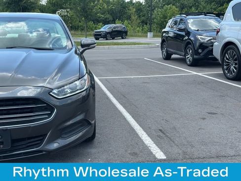 Used 2015 Ford Fusion SE FWD image 28