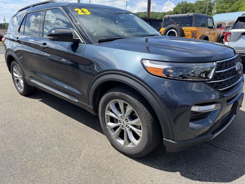 Certified 2023 Ford Explorer XLT w/ Equipment Group 202A AWD/4WD image 1