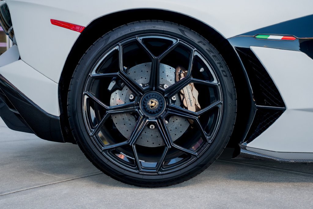 Used 2019 Lamborghini Aventador SVJ AWD/4WD image 37