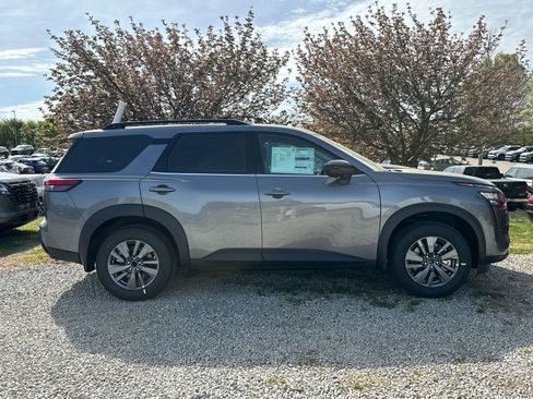 New 2026 Nissan Pathfinder SV w/ SV Premium Package FWD image 4