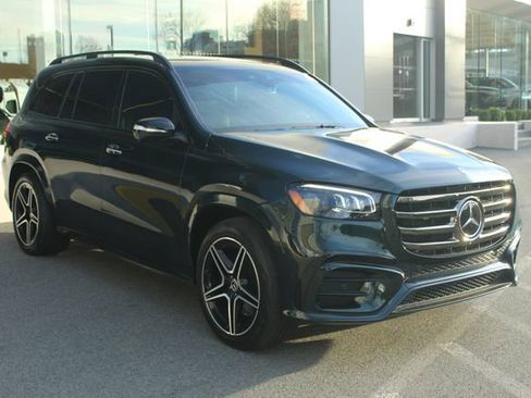 Used 2024 Mercedes-Benz GLS 450 4MATIC image 10