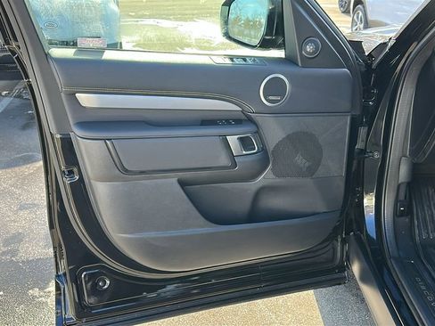 Certified 2025 Land Rover Discovery Dynamic SE image 8