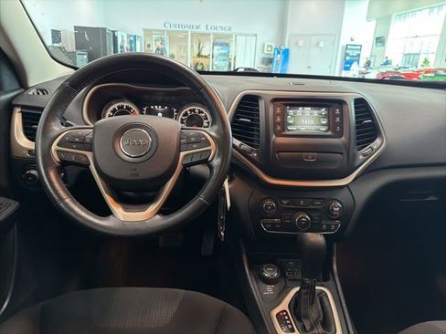 Used 2016 Jeep Cherokee Latitude w/ Cold Weather Group AWD/4WD image 24