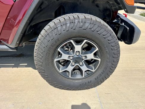 Used 2021 Jeep Wrangler Unlimited Rubicon w/ Cold Weather Group AWD/4WD image 21