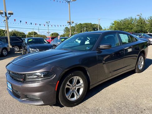 Used 2020 Dodge Charger SXT w/ Leather Interior Group RWD image 7