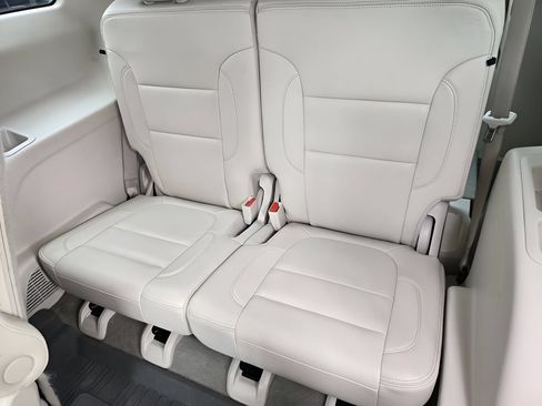 Used 2020 GMC Acadia Denali w/ Technology Package FWD image 28