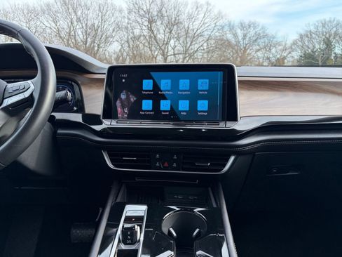 Used 2025 Volkswagen Atlas SE image 18