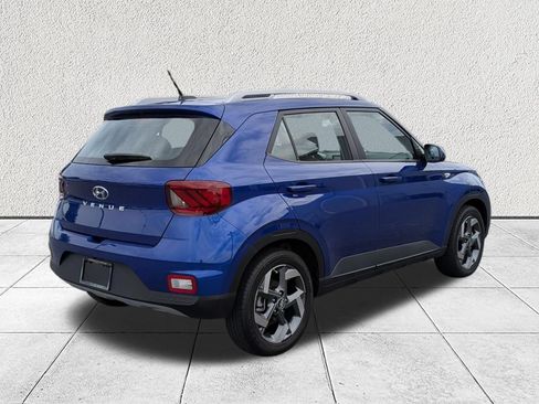 Used 2024 Hyundai Venue Limited FWD image 3