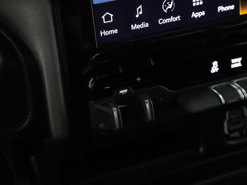 Used 2022 RAM 1500 Laramie AWD/4WD image 15