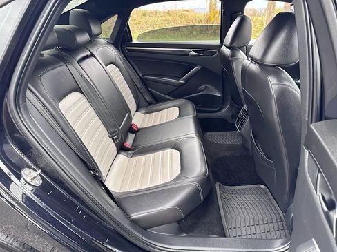 Used 2018 Volkswagen Passat 3.6 image 40