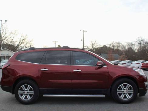 Used 2017 Chevrolet Traverse LT image 4