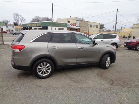 Used 2016 Kia Sorento L image 8