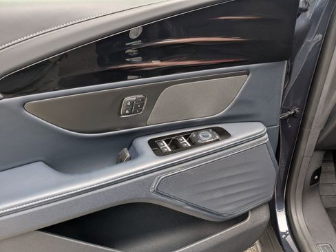 Used 2024 Lincoln Nautilus Reserve image 11