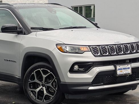 Used 2025 Jeep Compass Limited AWD/4WD image 3