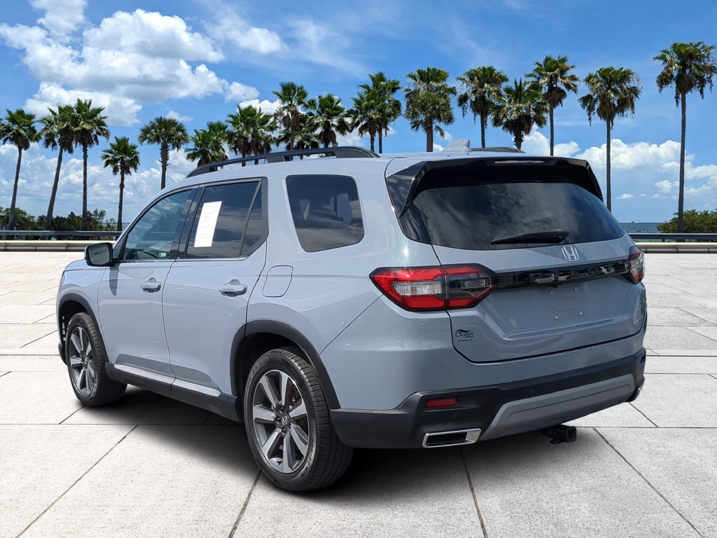 Used 2023 Honda Pilot Touring image 6