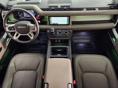 Used 2023 Land Rover Defender 110 X-Dynamic SE image 4