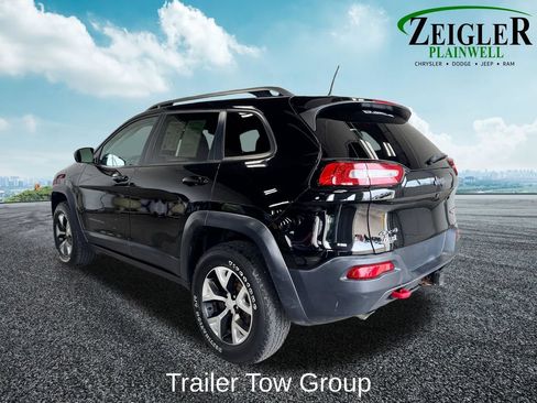 Used 2018 Jeep Cherokee Trailhawk w/ Cold Weather Group AWD/4WD image 3
