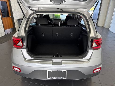 Used 2025 Hyundai Venue SEL FWD image 9