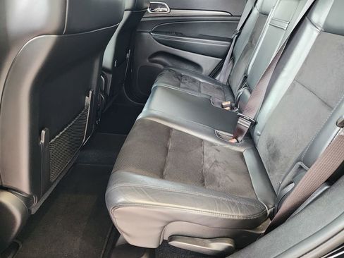 Used 2019 Jeep Grand Cherokee Altitude image 14