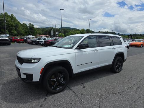 Used 2022 Jeep Grand Cherokee L Laredo AWD/4WD image 7