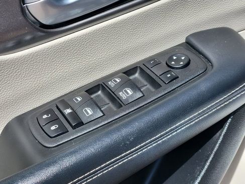 Used 2023 Chrysler Pacifica Touring-L FWD image 20