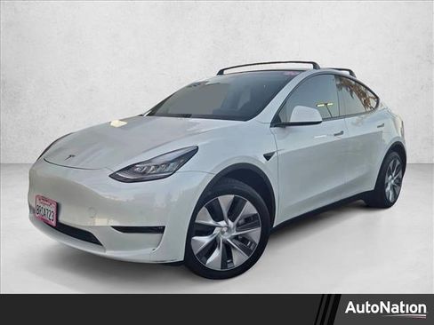 Used 2020 Tesla Model Y Long Range image 1