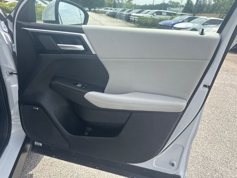 Used 2025 Mitsubishi Outlander SE FWD image 14