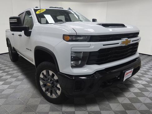 Used 2024 Chevrolet Silverado 2500 Custom w/ Custom Value Package AWD/4WD image 3