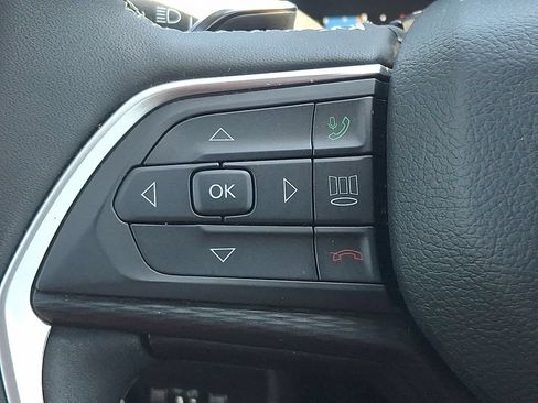Used 2024 Jeep Grand Cherokee L Altitude AWD/4WD image 24