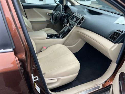 Used 2011 Toyota Venza AWD image 9
