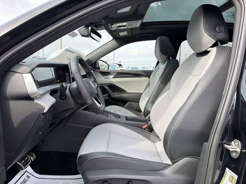 New 2026 Volkswagen Tiguan SE R-Line FWD image 11