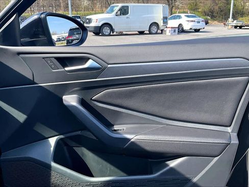 Used 2023 Volkswagen Jetta SE w/ Panoramic Sunroof Package image 23