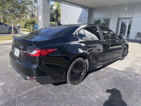 Used 2025 Toyota Camry SE image 2