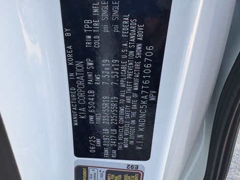 New 2026 Kia Carnival EX FWD image 17