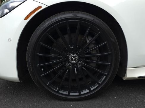 Used 2022 Mercedes-Benz S 580 4MATIC Sedan w/ AMG Line Package image 69