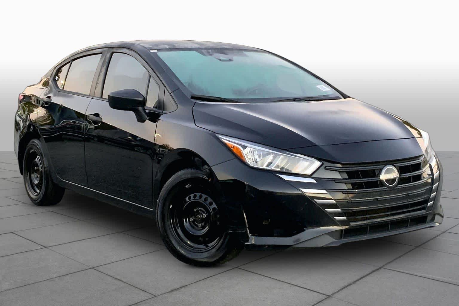 Used 2023 Nissan Versa S w/ Trunk Package FWD image 3