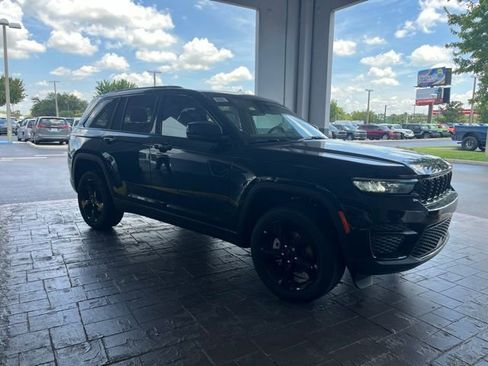 New 2025 Jeep Grand Cherokee Altitude image 3